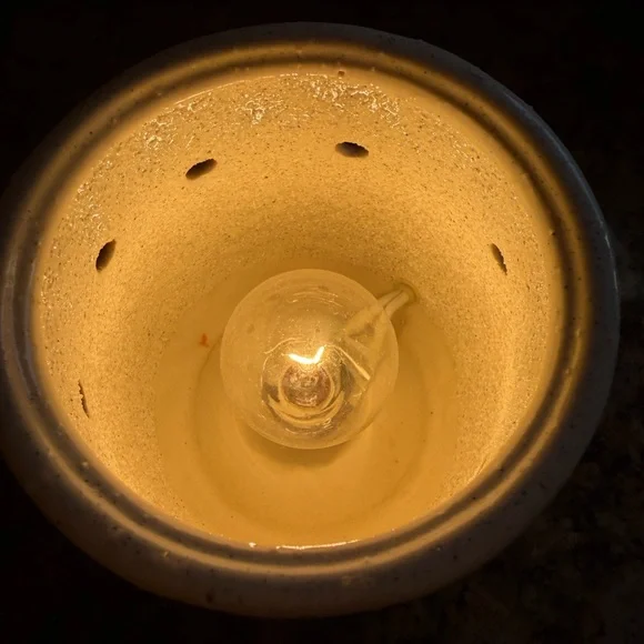 Scentsy Cream Ceramic Botanical Electric Warmer - Picture 3 of 6